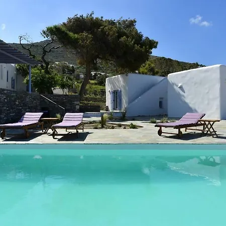 Saint John With 3 Bedrooms & Pool Holiday home